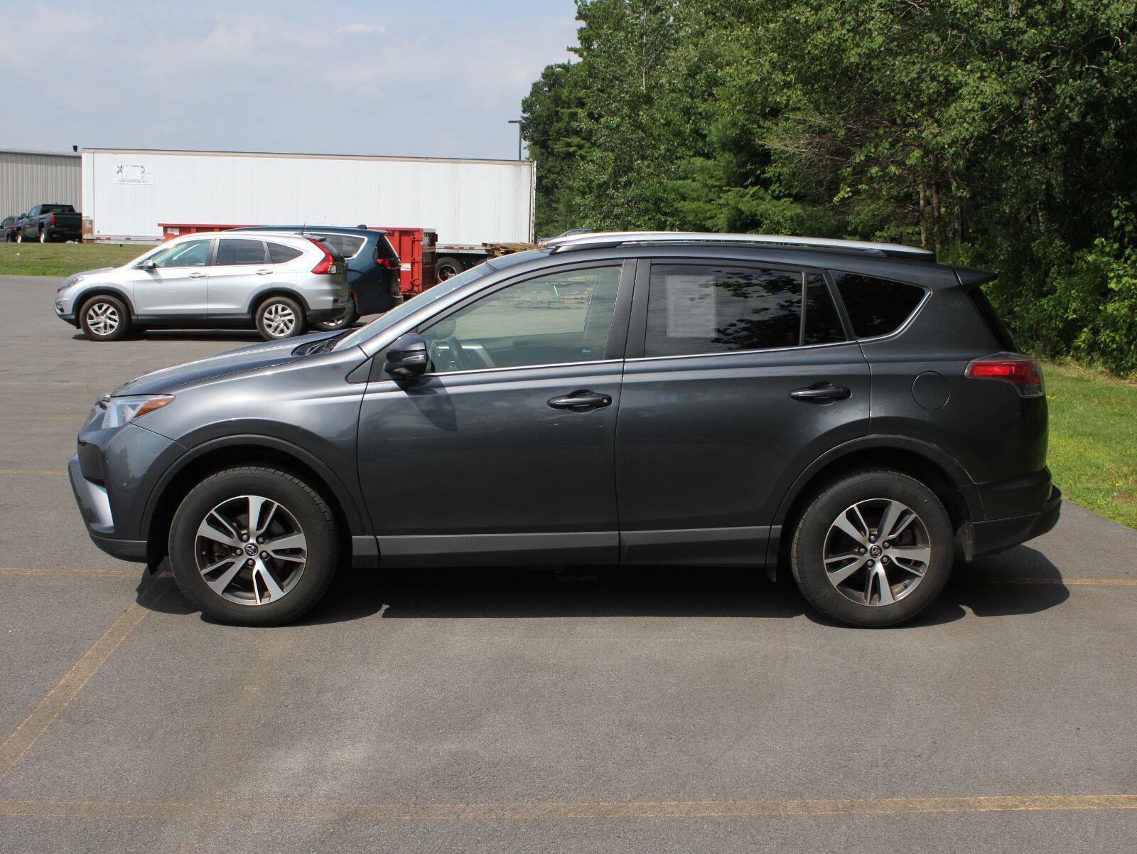 Used 2016 Toyota RAV4 XLE AWD/4WD image 5