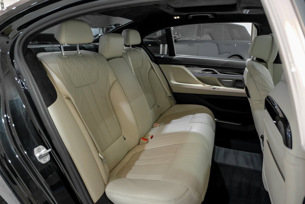 Used 2021 BMW ALPINA B7 xDrive image 33