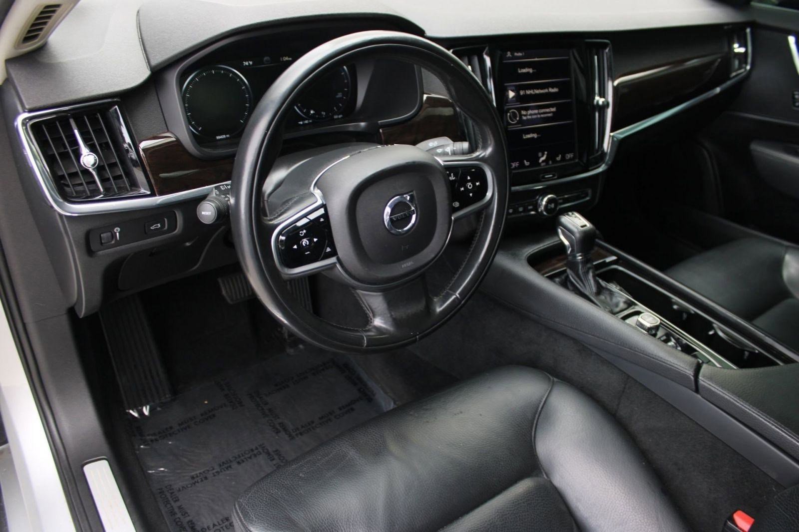 Used 2018 Volvo S90 T5 Momentum image 4