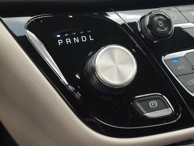 Certified 2024 Chrysler Pacifica Touring-L FWD image 17