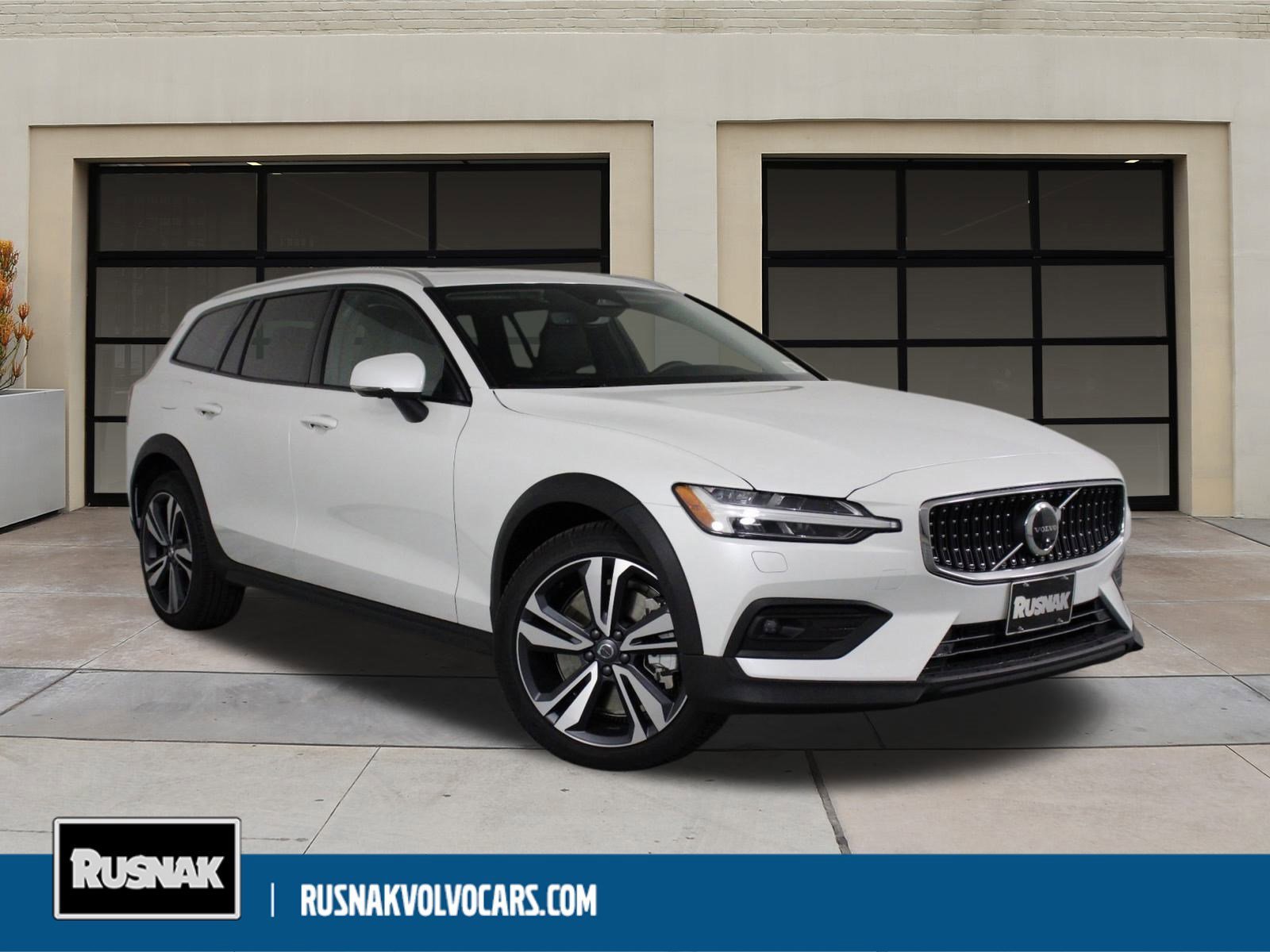 New 2026 Volvo V60 B5 Cross Country Plus w/ Climate Package