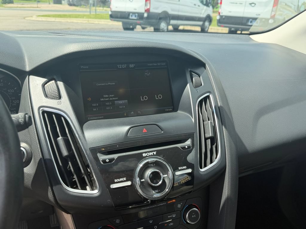 Used 2015 Ford Focus Titanium FWD image 34