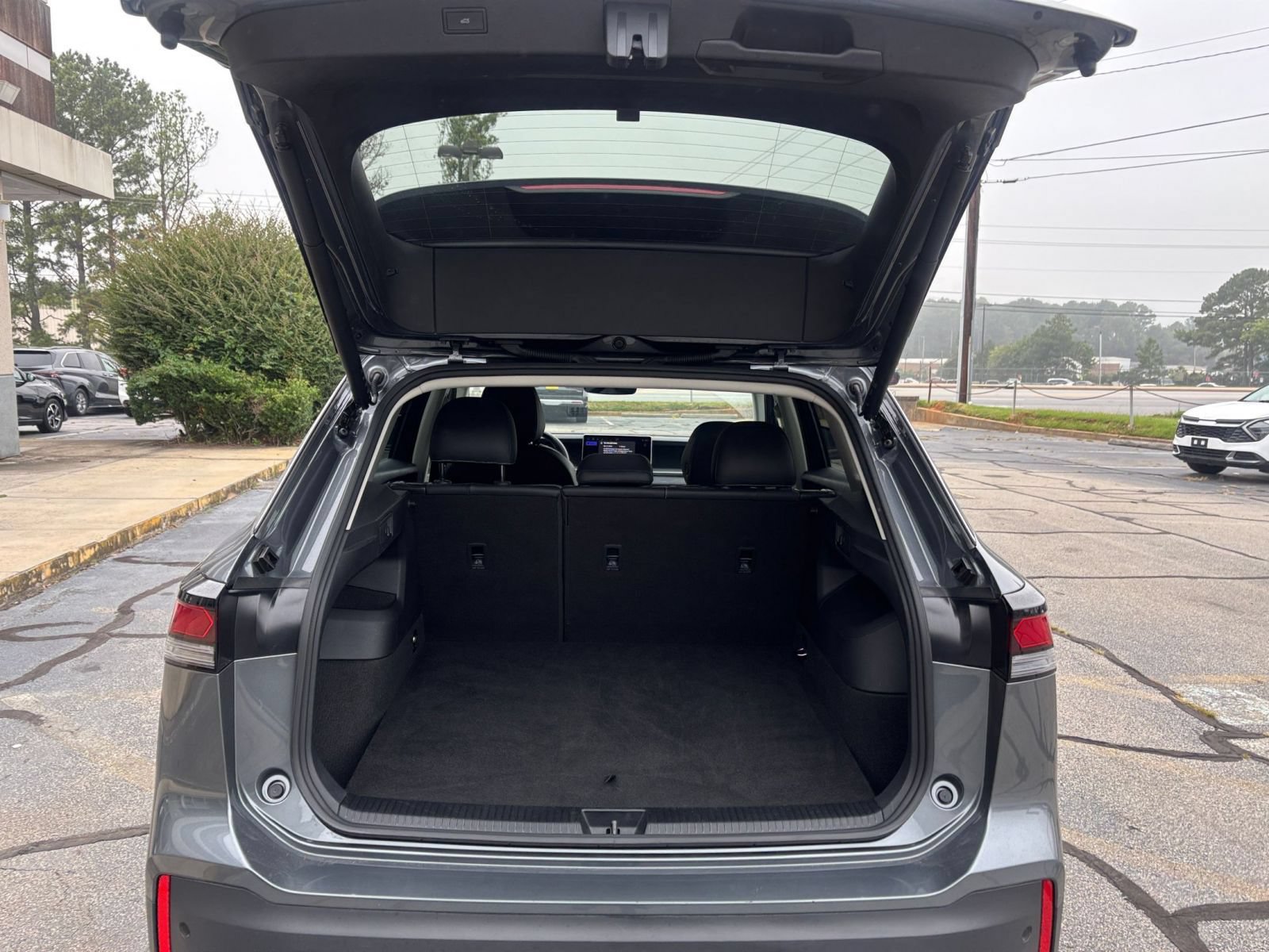 Used 2026 Volkswagen Tiguan SE FWD image 32