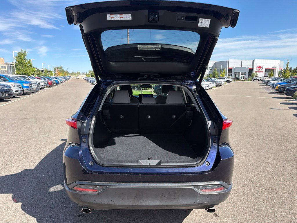 Used 2023 Toyota Venza LE AWD/4WD image 15