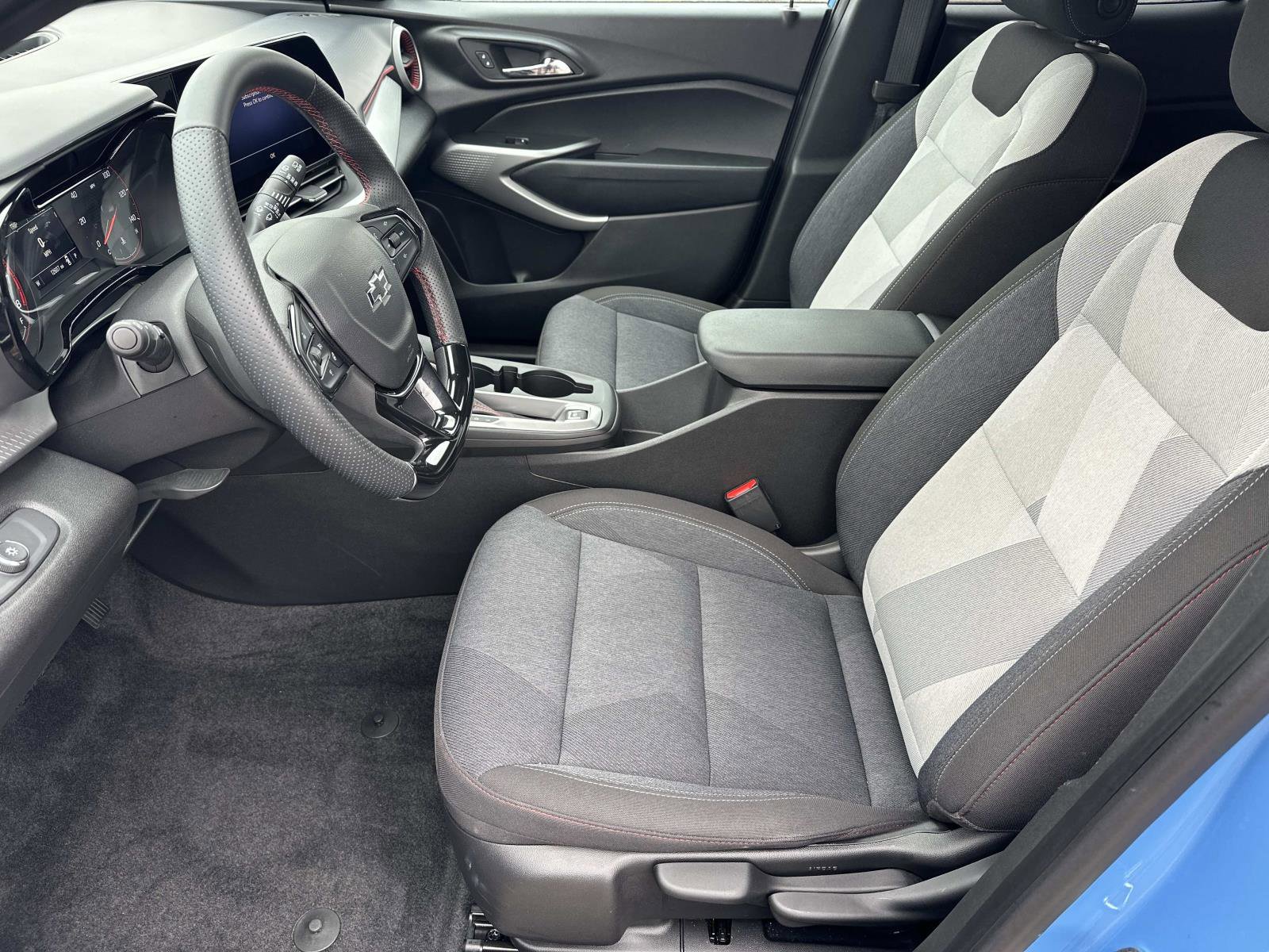 Certified 2024 Chevrolet Trax RS w/ Driver Confidence Package image 18