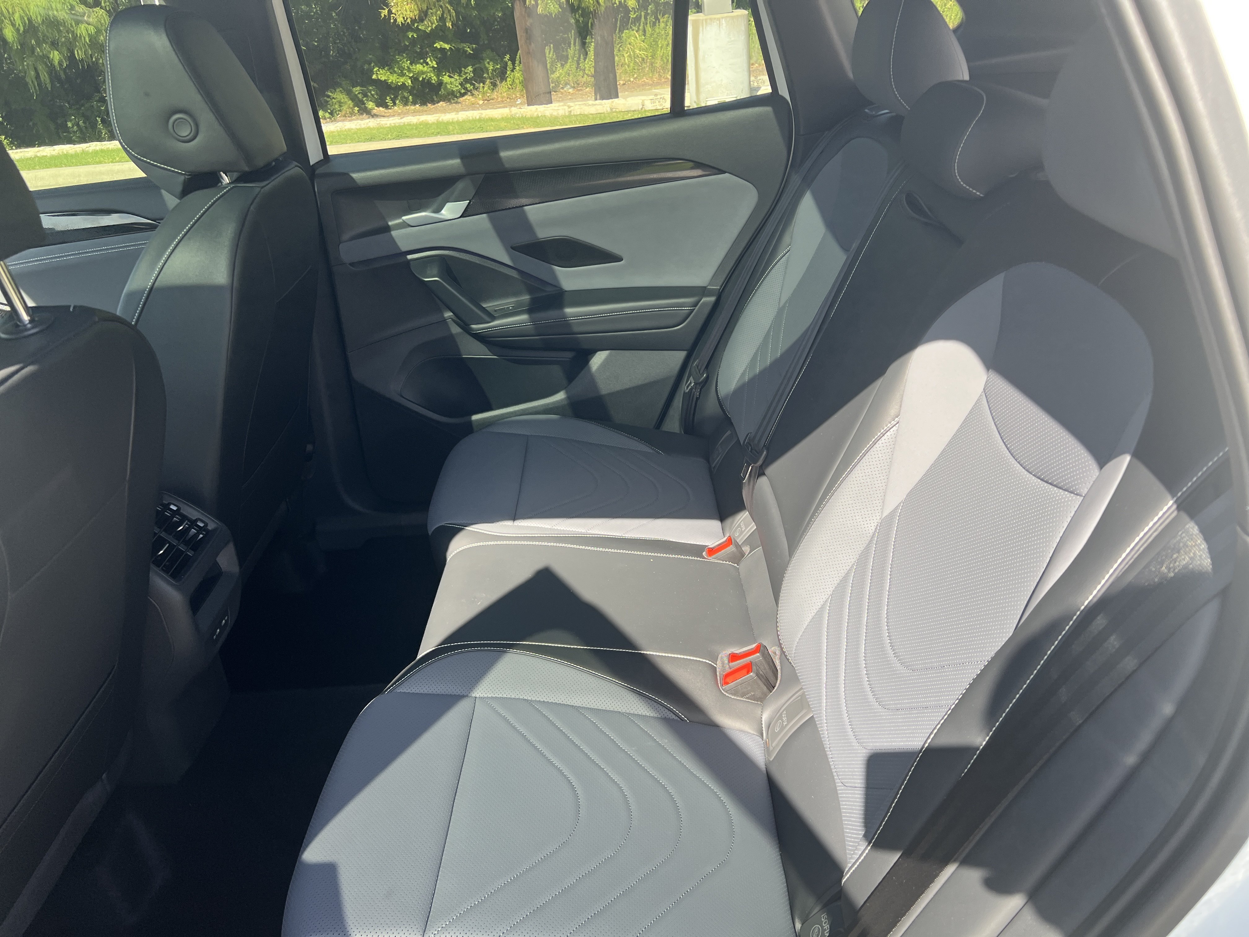 Certified 2026 Volkswagen Tiguan SE R-Line FWD image 27