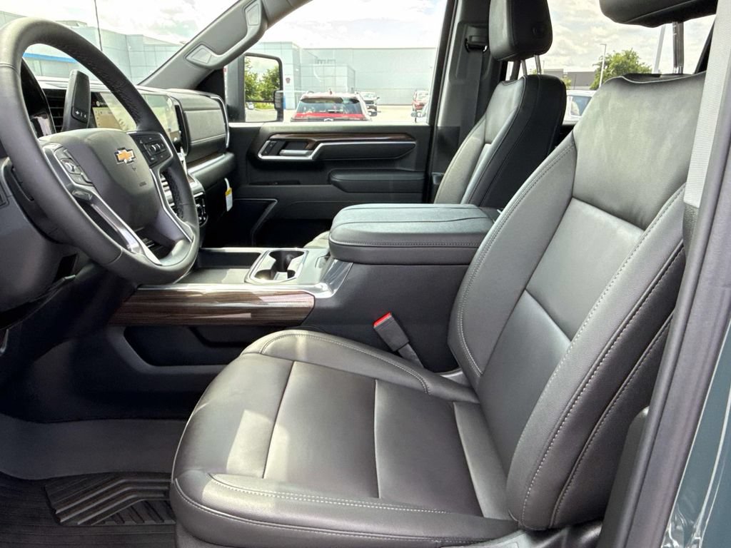 New 2026 Chevrolet Silverado 3500 LT w/ Leather Package AWD/4WD image 9