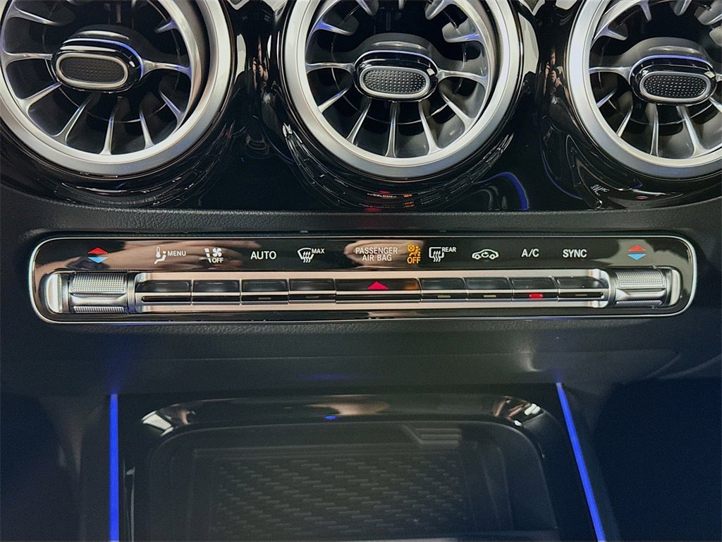 Used 2025 Mercedes-Benz GLA 250 4MATIC image 16