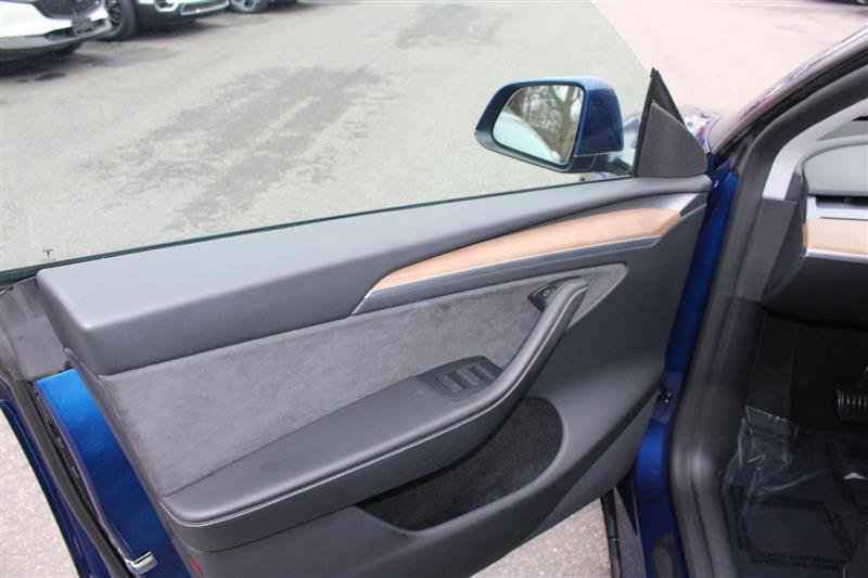 Used 2024 Tesla Model Y Long Range image 11