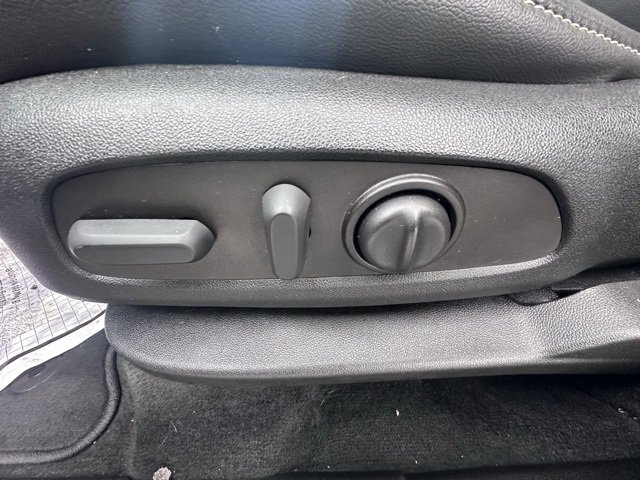 Used 2023 Chevrolet Traverse LT image 11