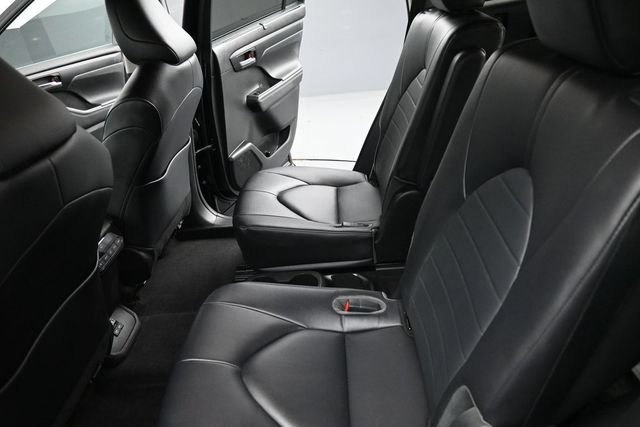 Used 2023 Toyota Highlander XLE AWD/4WD image 15