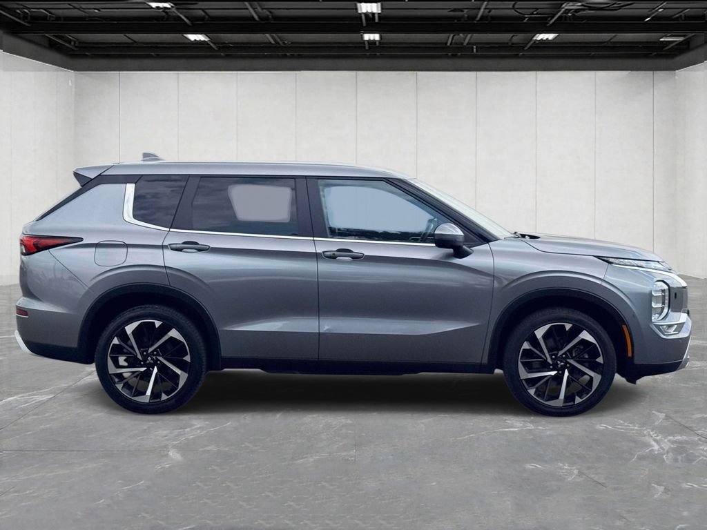 Used 2024 Mitsubishi Outlander SE AWD/4WD image 4