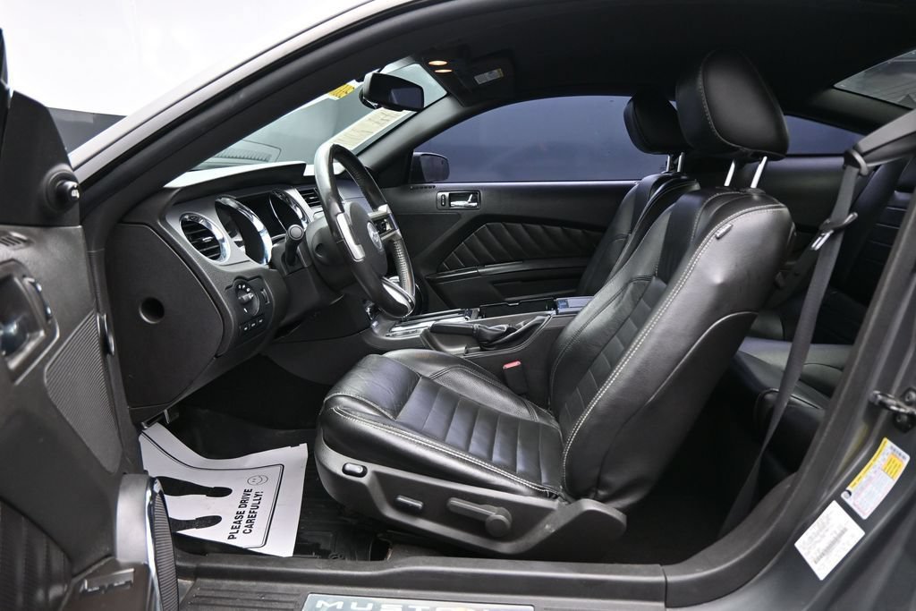 Used 2010 Ford Mustang Coupe RWD image 9