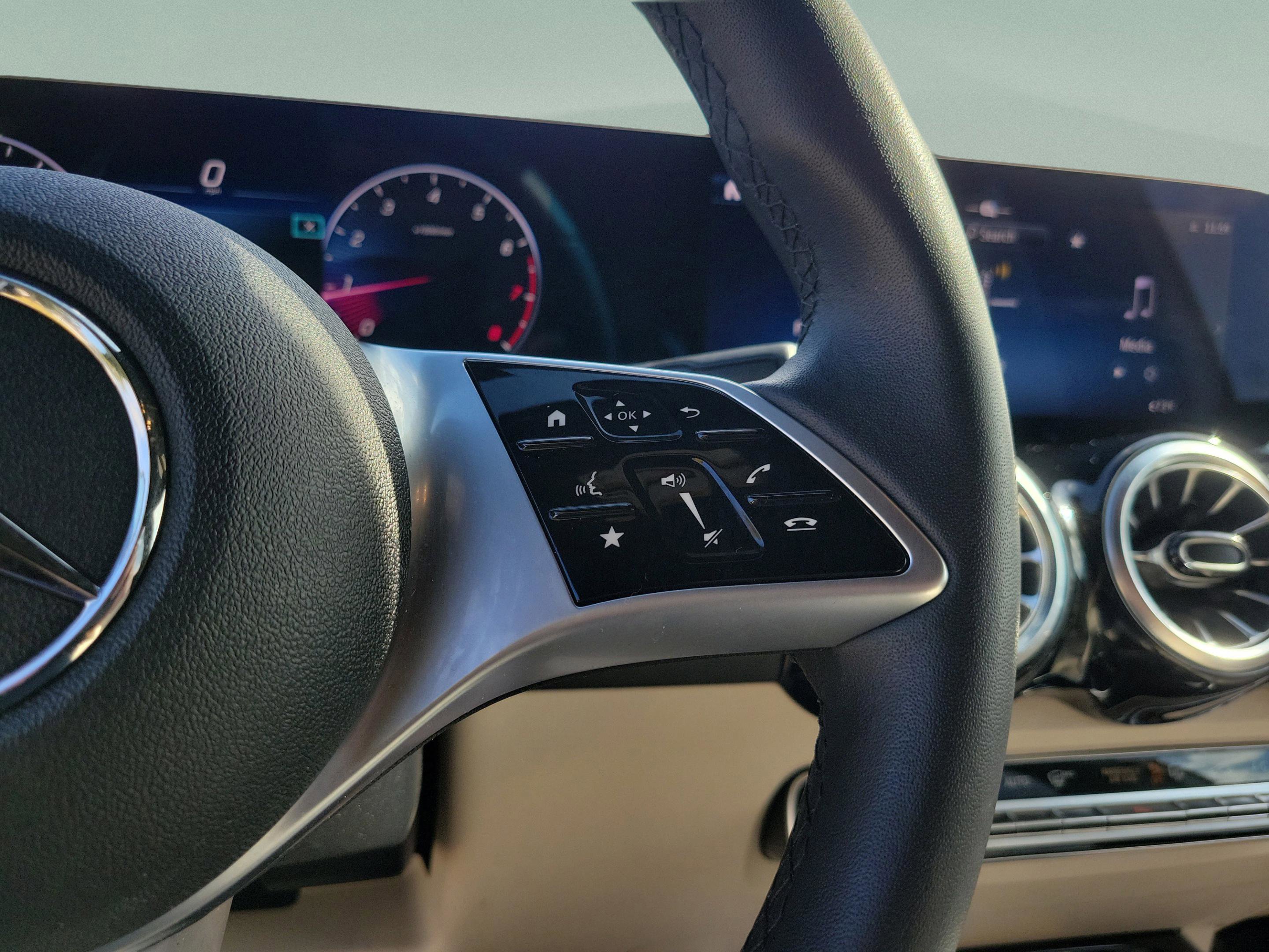 Certified 2025 Mercedes-Benz GLB 250 image 31