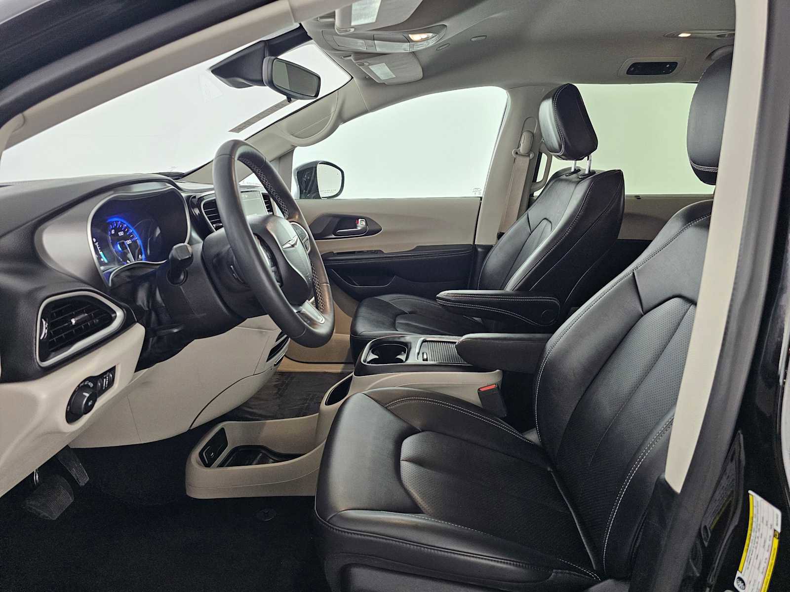 Used 2024 Chrysler Pacifica Touring-L image 22