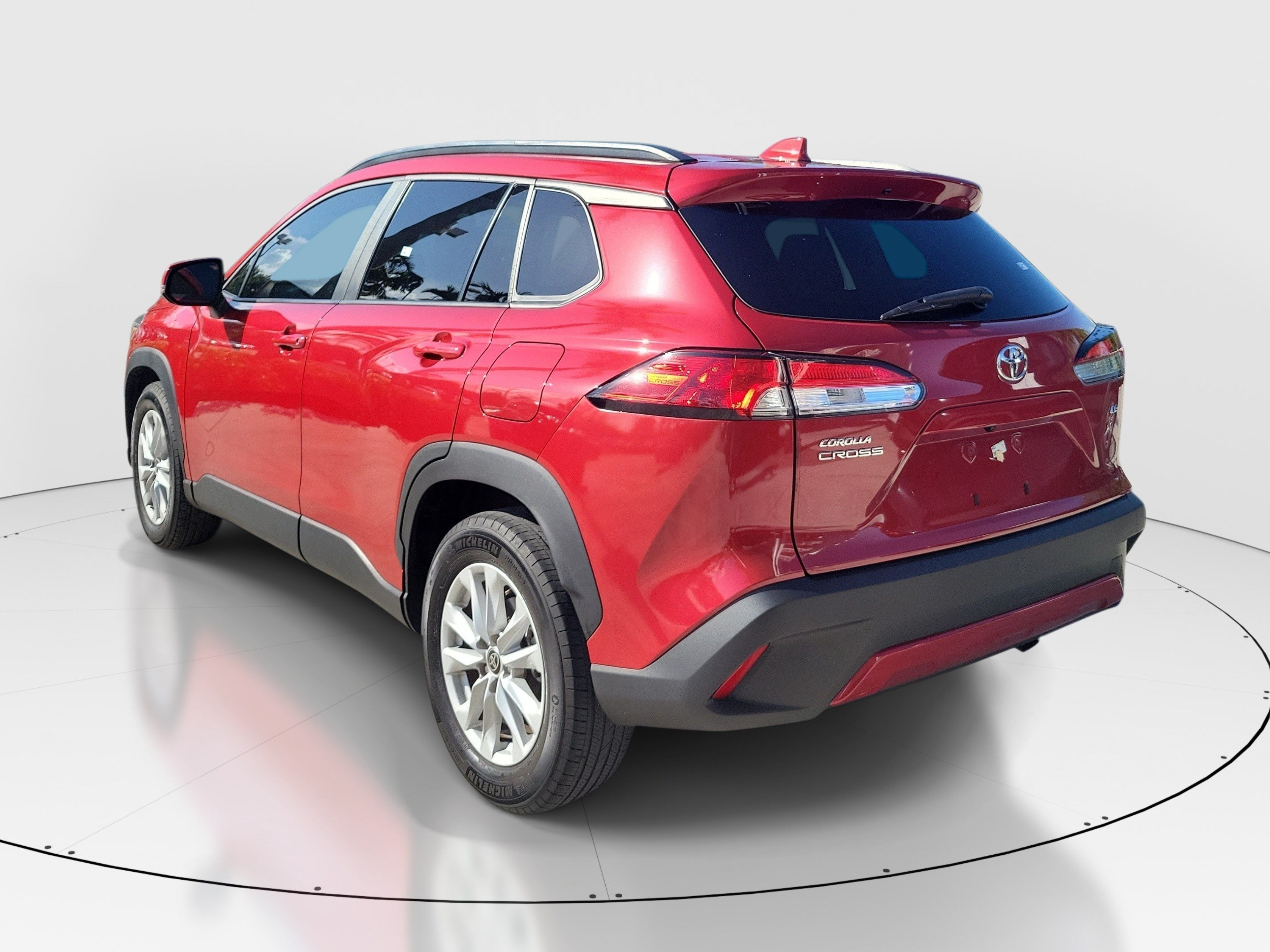 Used 2022 Toyota Corolla Cross LE FWD image 5