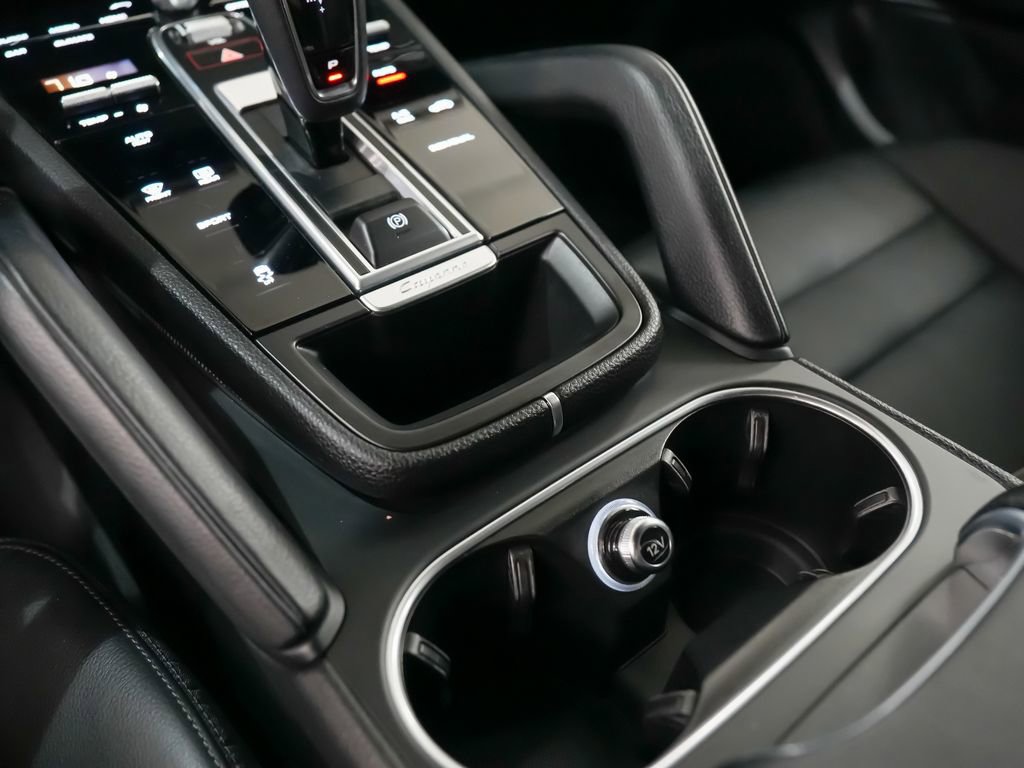 Used 2022 Porsche Cayenne AWD/4WD image 32