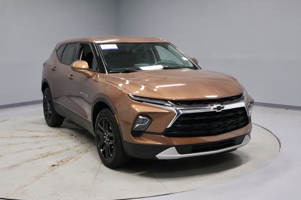 Used 2024 Chevrolet Blazer LT FWD image 1
