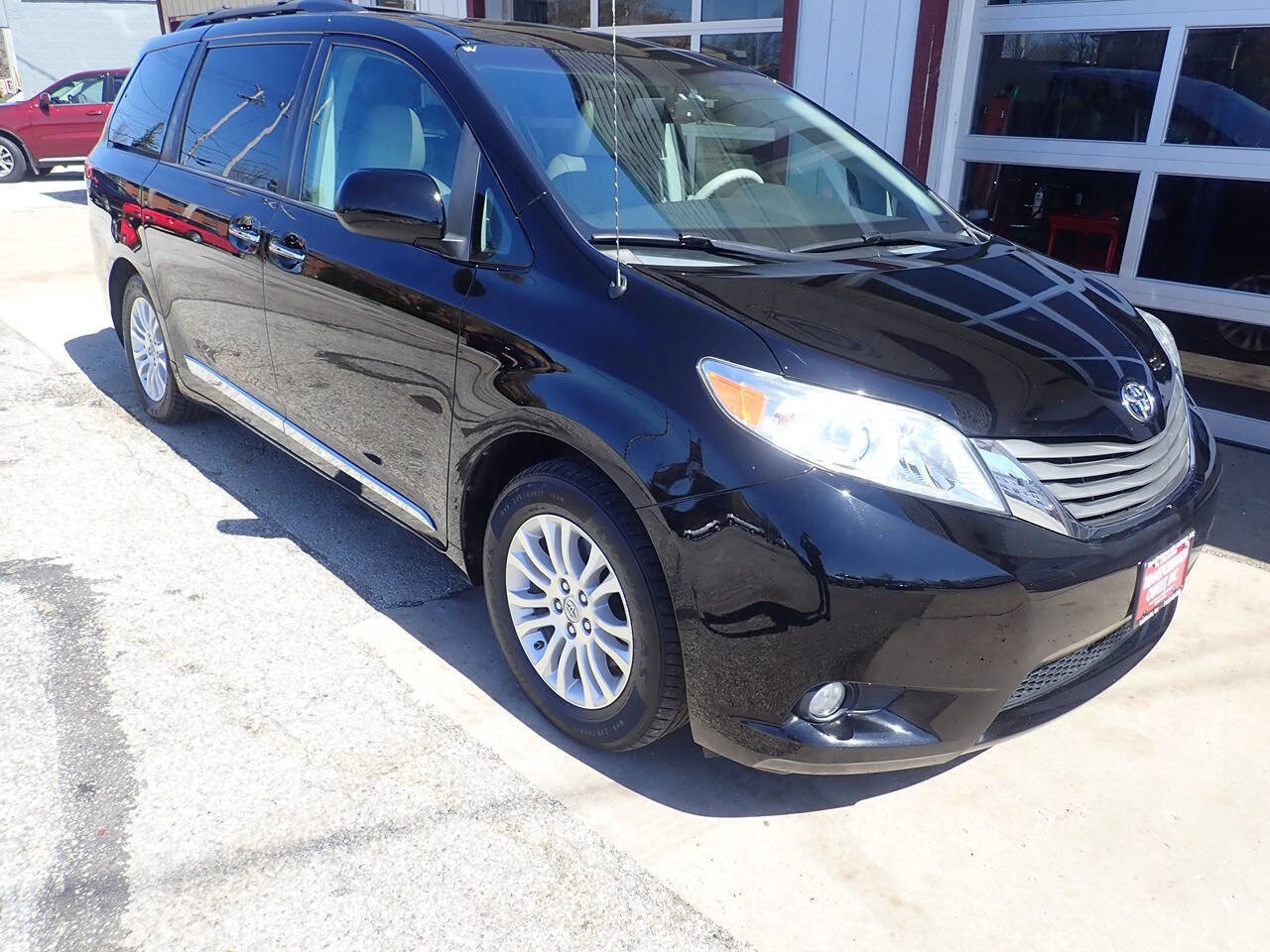 Used 2013 Toyota Sienna XLE FWD image 19