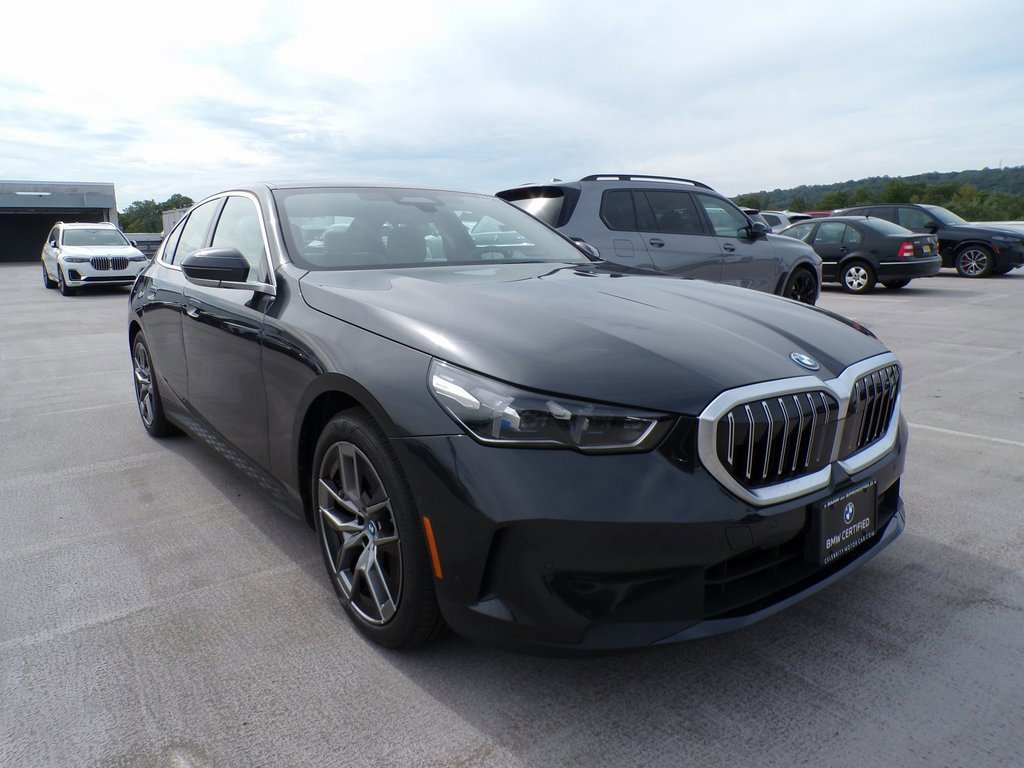 Certified 2025 BMW i5 xDrive40 w/ M Sport Package image 2