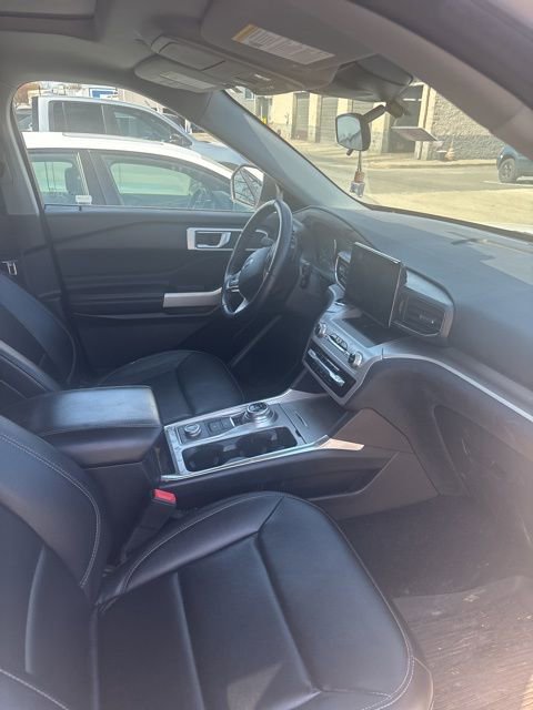 Used 2020 Ford Explorer XLT w/ Equipment Group 202A image 5