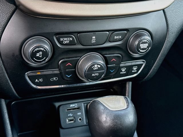 Used 2014 Jeep Cherokee Limited w/ Luxury Group FWD image 22
