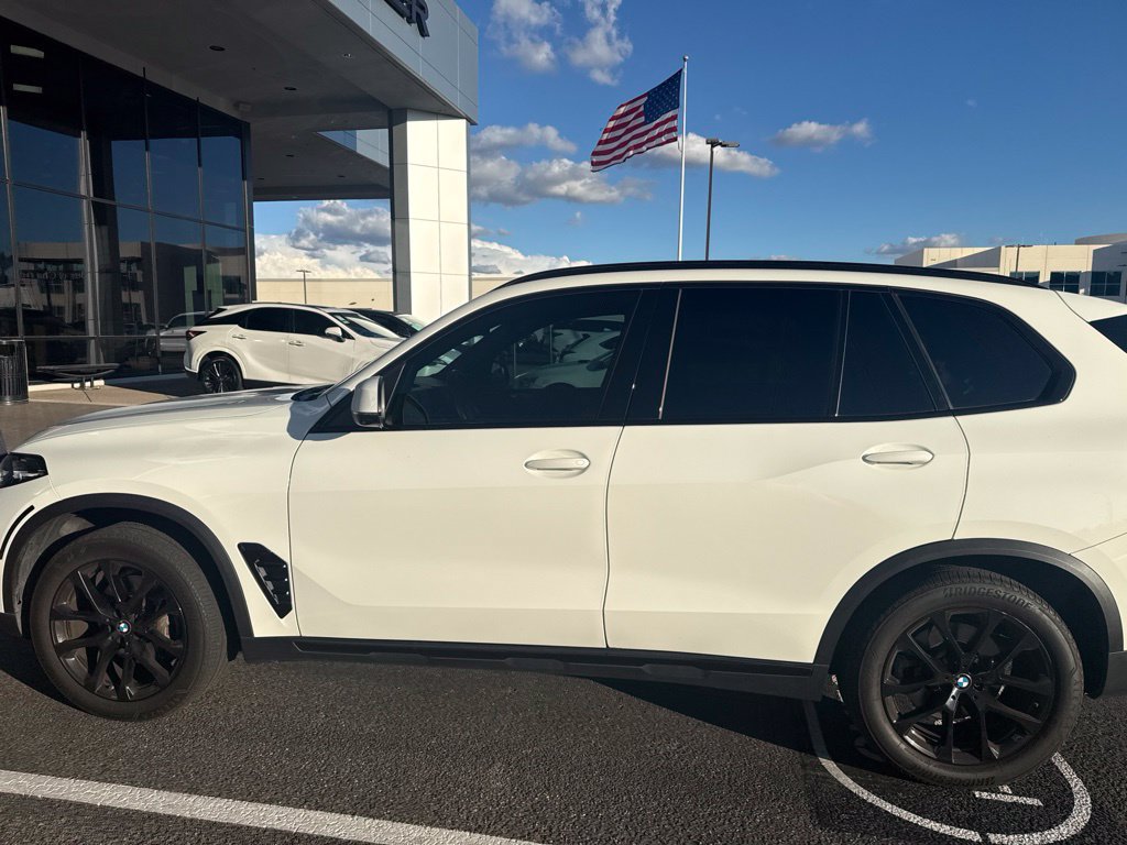 Used 2024 BMW X5 sDrive40i w/ Parking Assistance Package RWD image 4