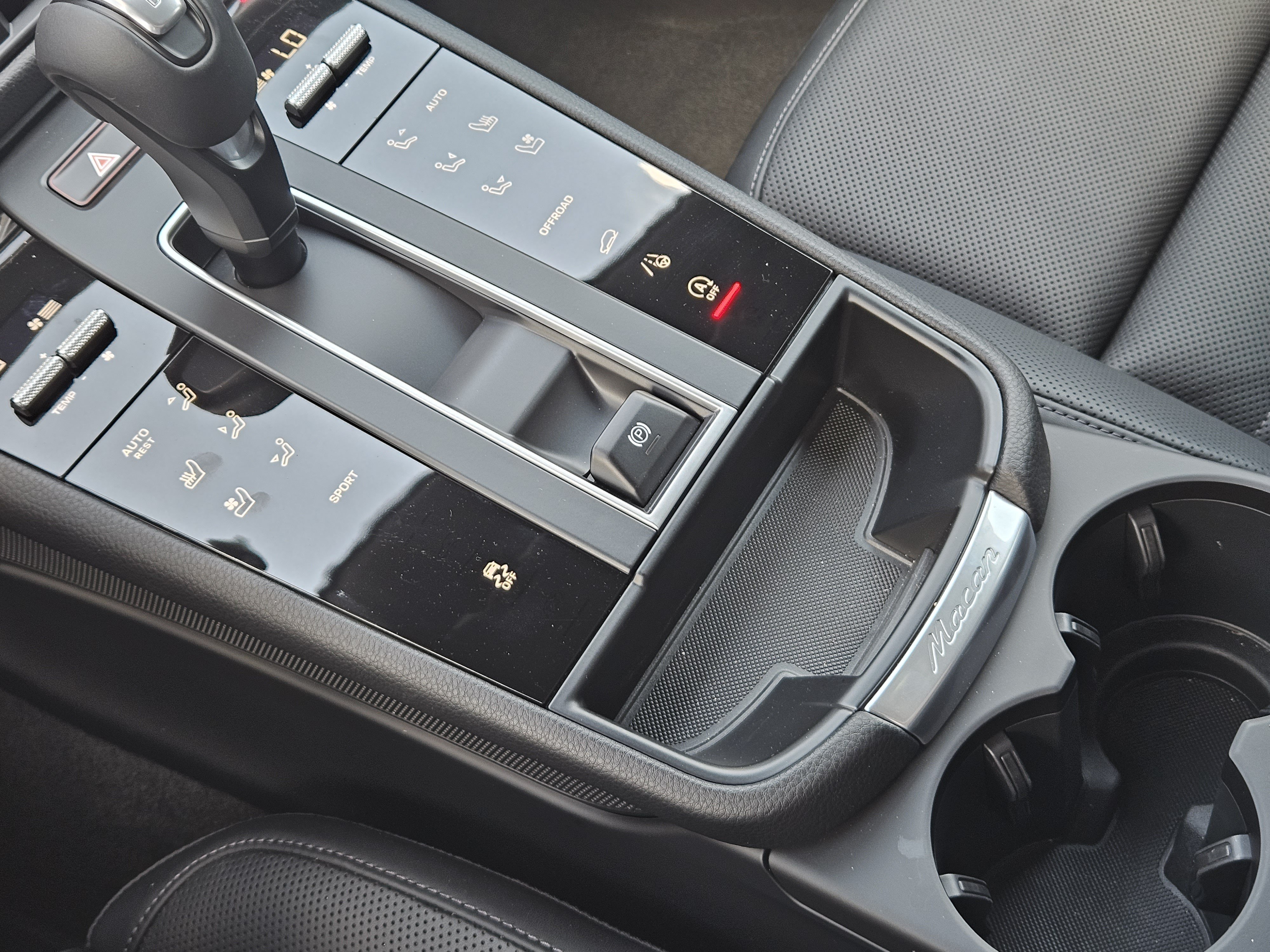 Certified 2025 Porsche Macan AWD/4WD image 20