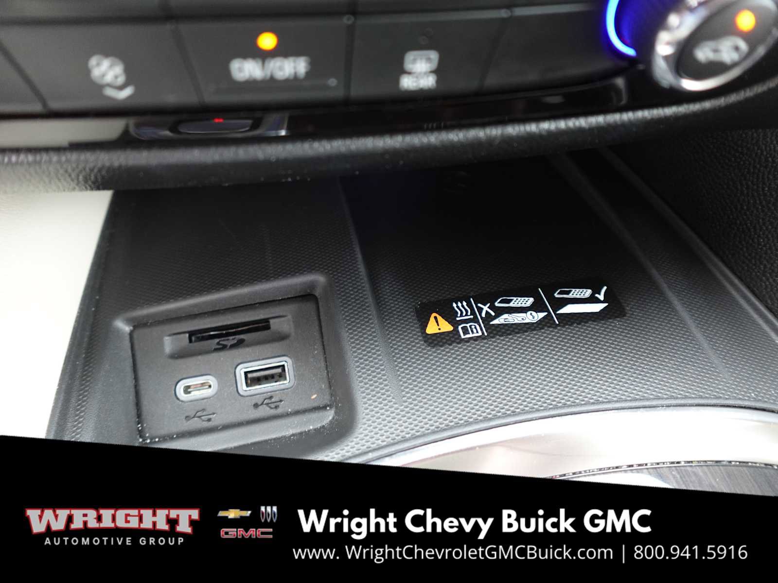 Used 2023 Buick Enclave Essence image 20