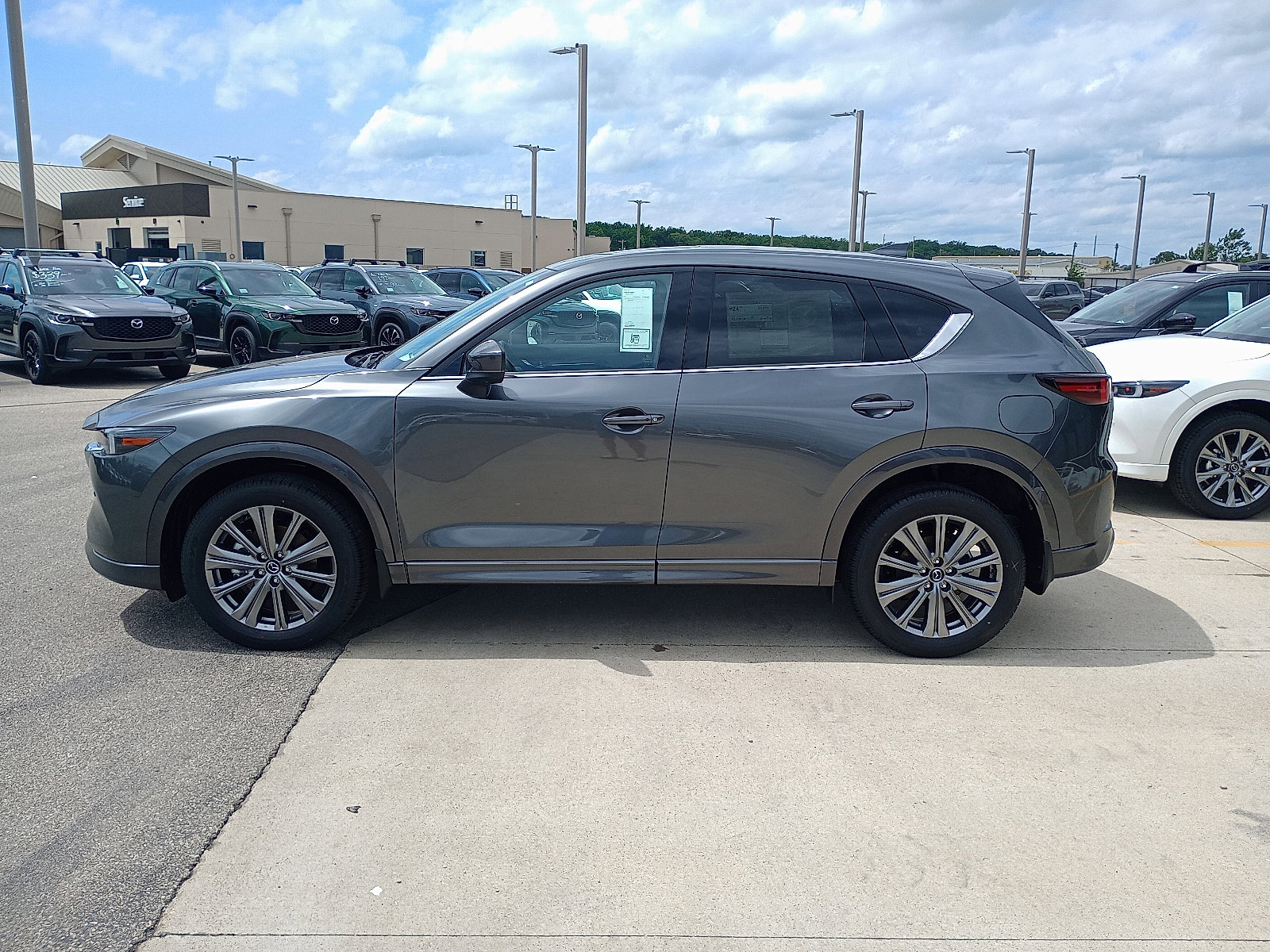 New 2025 MAZDA CX-5 Signature image 4