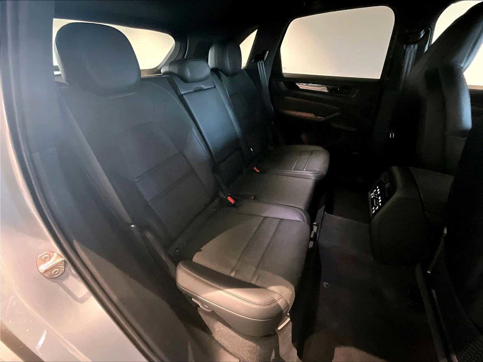 Used 2025 Porsche Cayenne GTS w/ Premium Package image 32