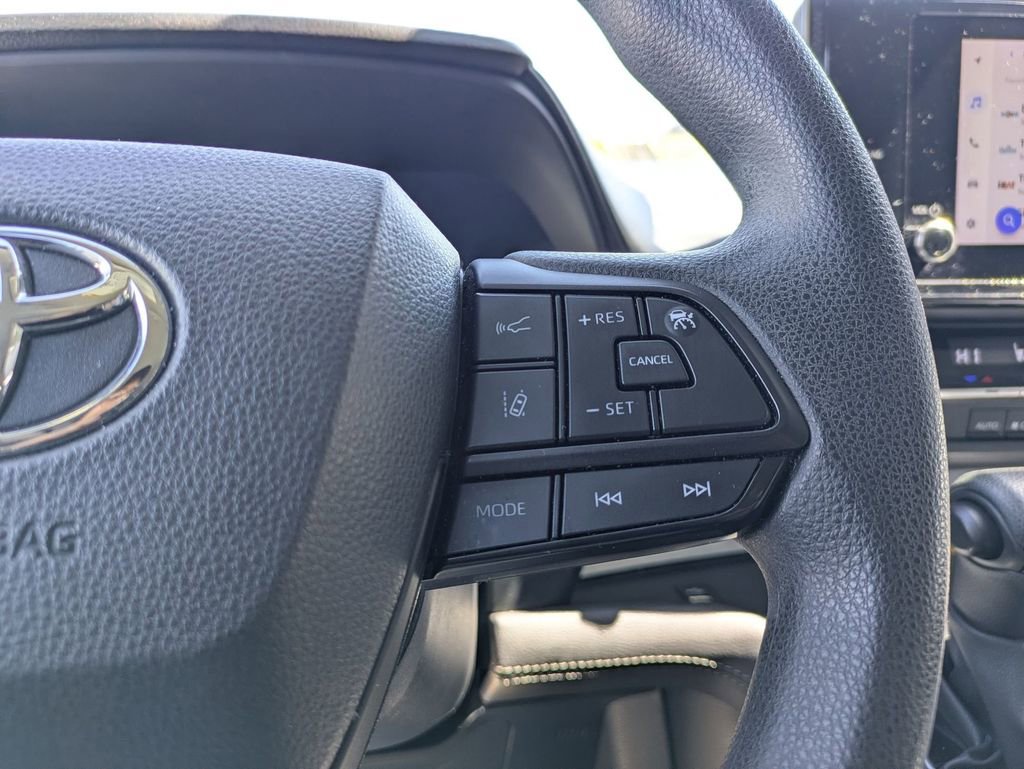 Used 2025 Toyota Sienna LE image 24