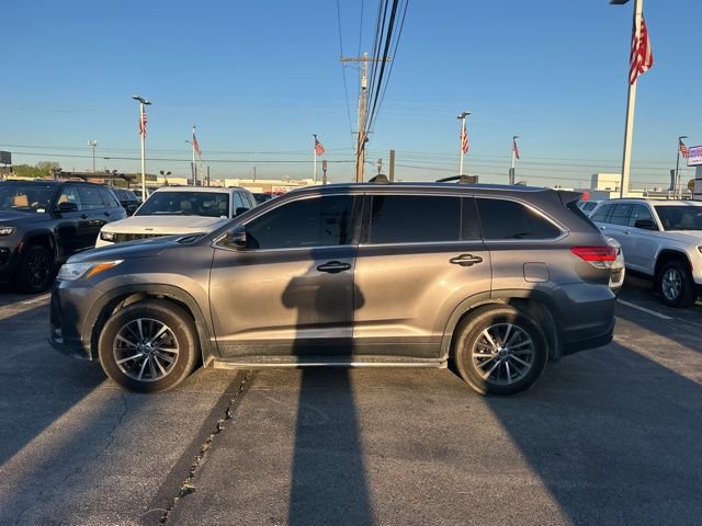 Used 2019 Toyota Highlander XLE image 2