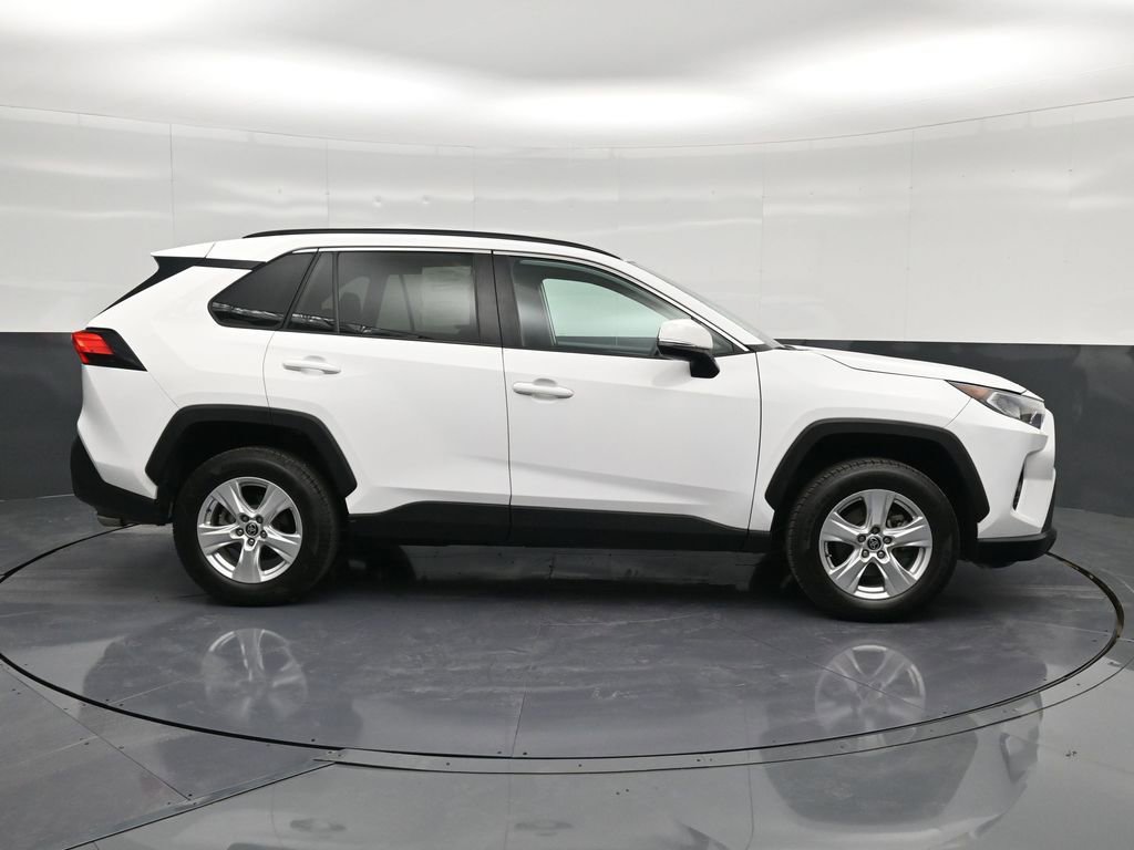 Used 2021 Toyota RAV4 XLE w/ Convenience Package image 4