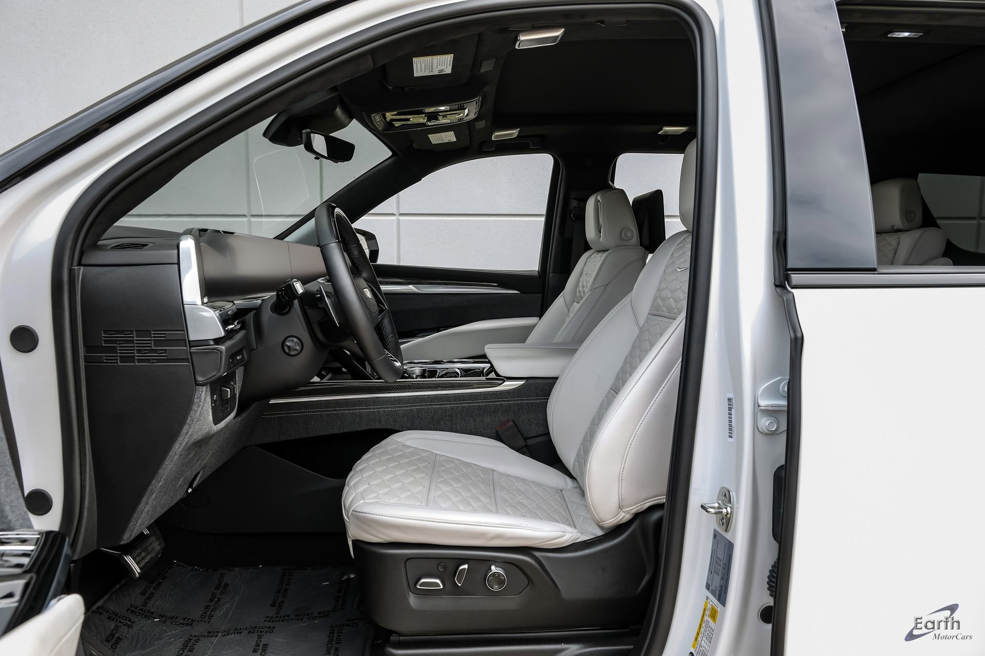 Used 2025 Cadillac Escalade V w/ LPO, ONYX Package AWD/4WD image 36