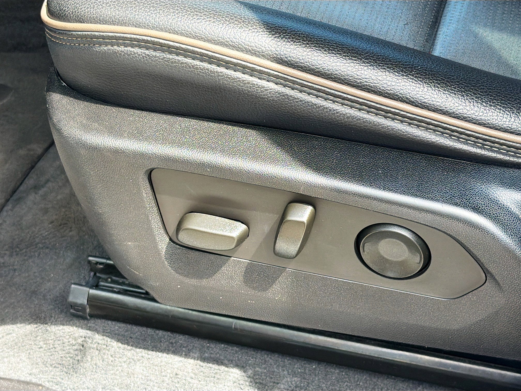 Used 2023 GMC Canyon Denali image 24