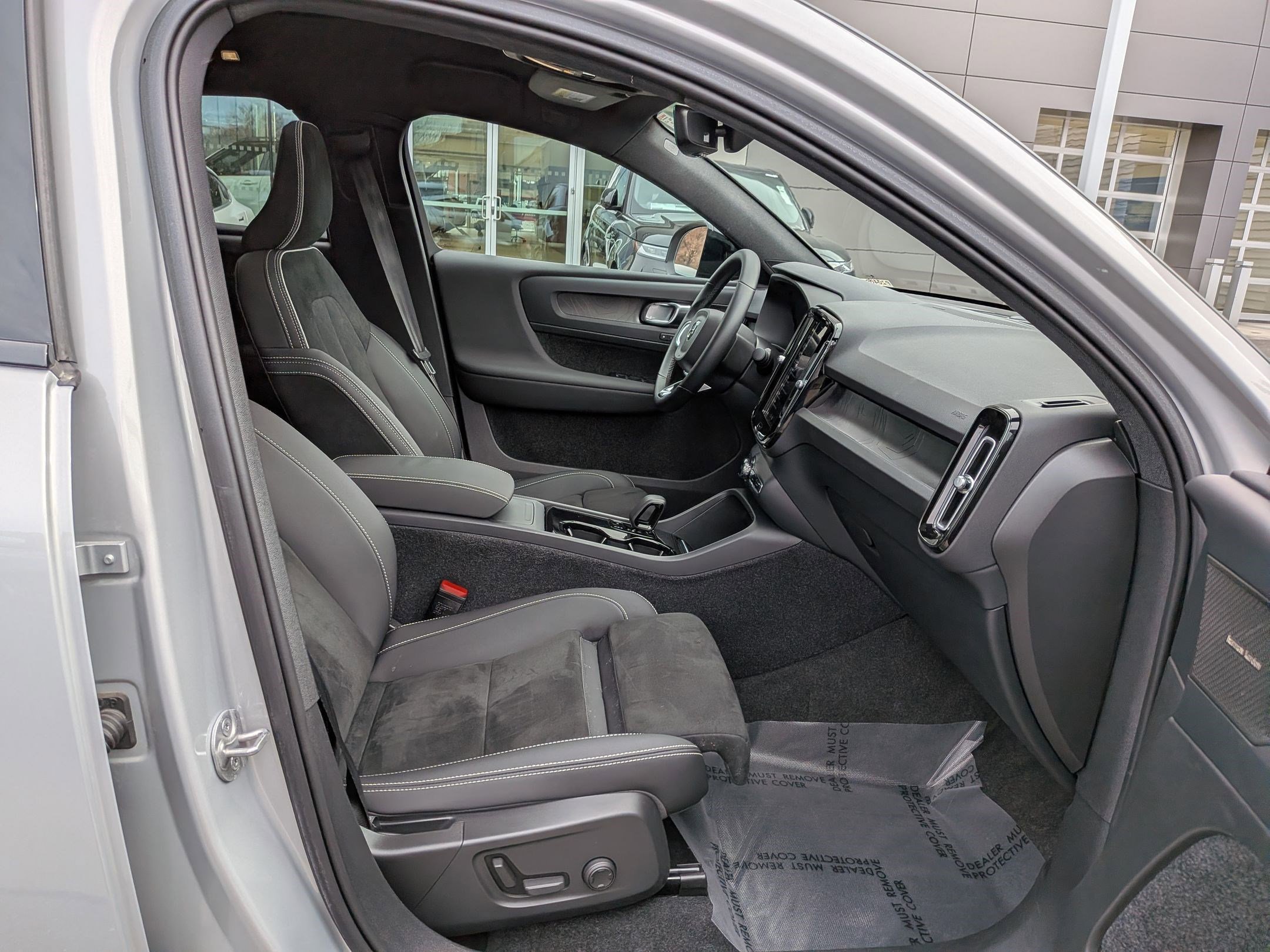 Certified 2023 Volvo C40 P8 Recharge Ultimate image 30