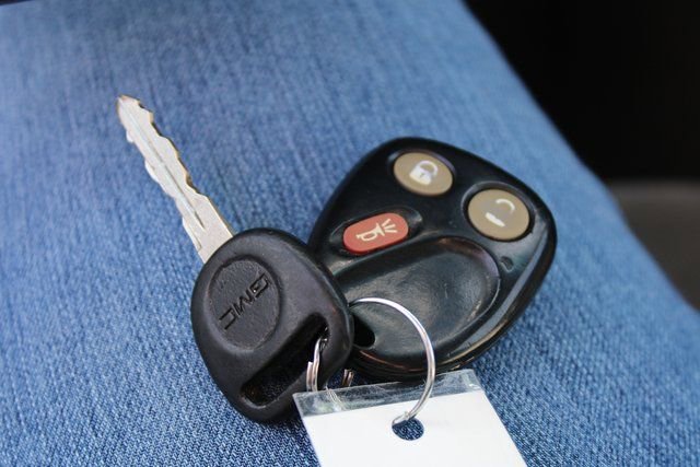 Used 2002 GMC Envoy SLE image 24