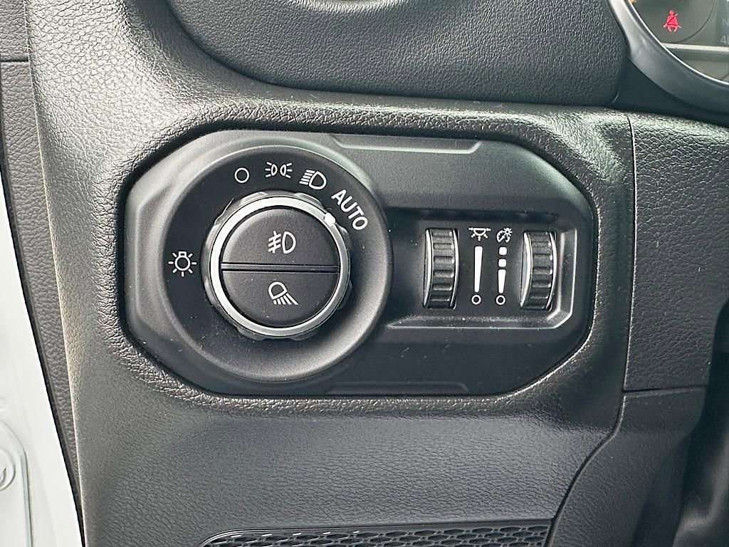 Used 2022 Jeep Gladiator Overland image 25