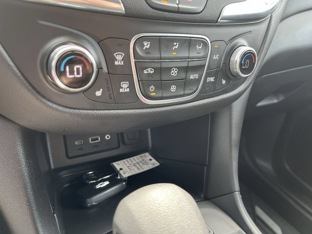Used 2024 Chevrolet Equinox LT w/ LPO, Floor Liner Package FWD image 18