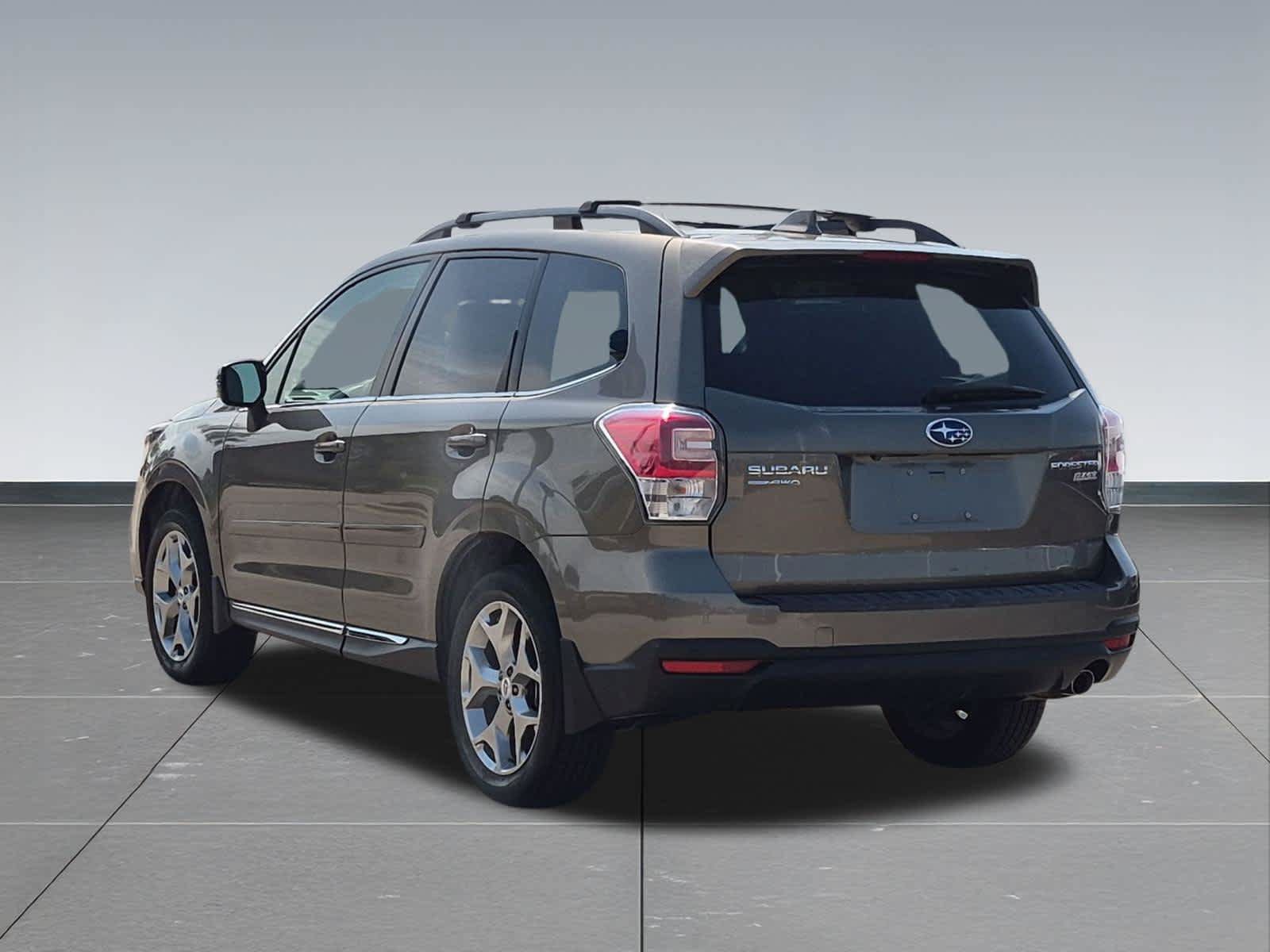 Used 2017 Subaru Forester 2.5i Touring AWD/4WD image 4