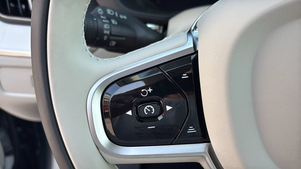 New 2026 Volvo XC60 T8 Ultra w/ Protection Package Premier AWD/4WD image 17