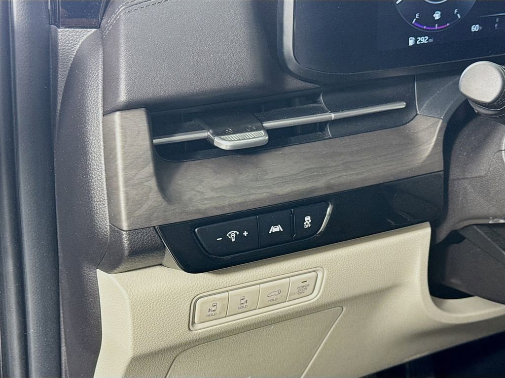 Used 2023 Kia Carnival SX image 10