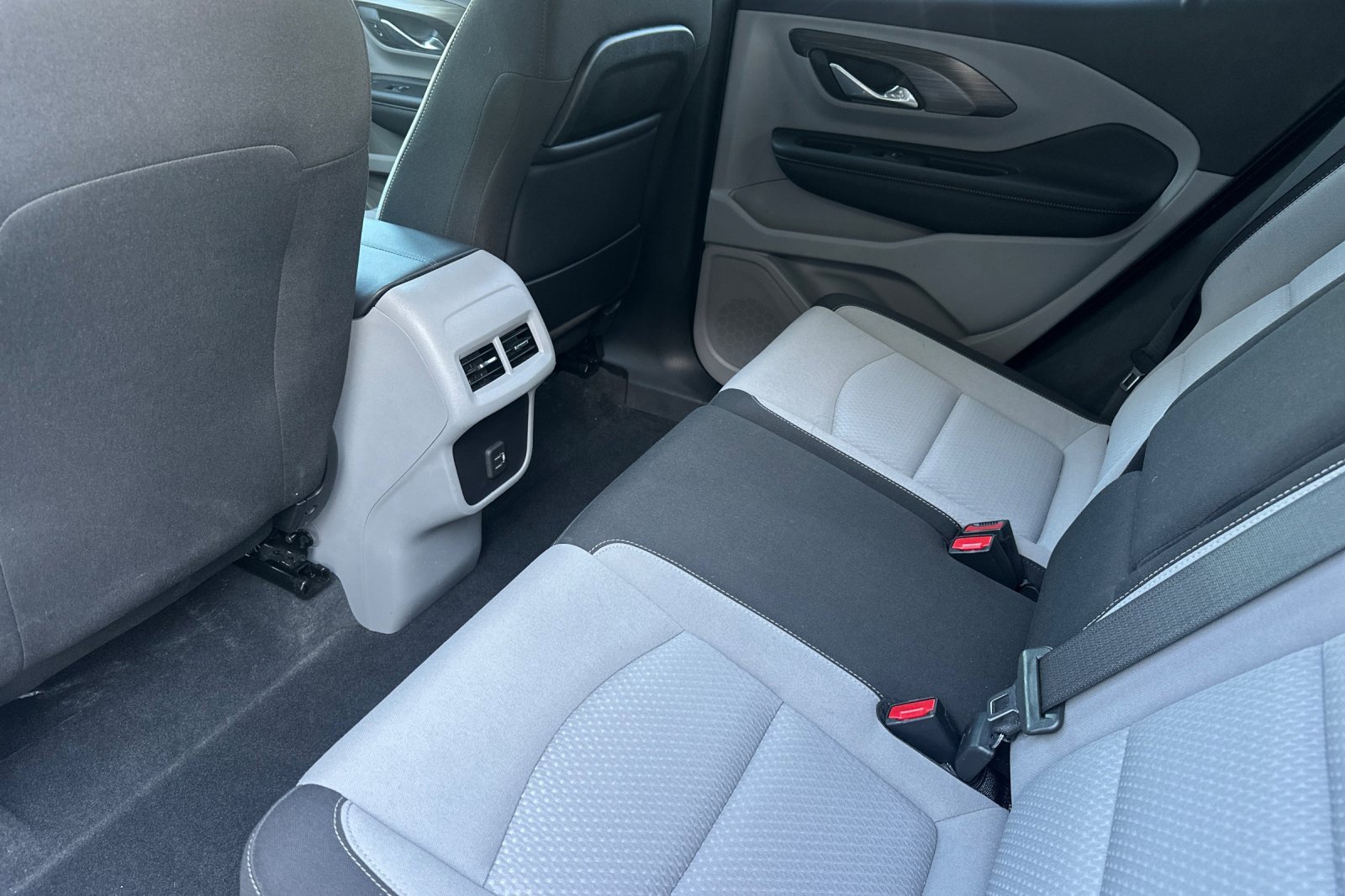 Used 2023 GMC Terrain SLE w/ Driver Convenience Package image 14