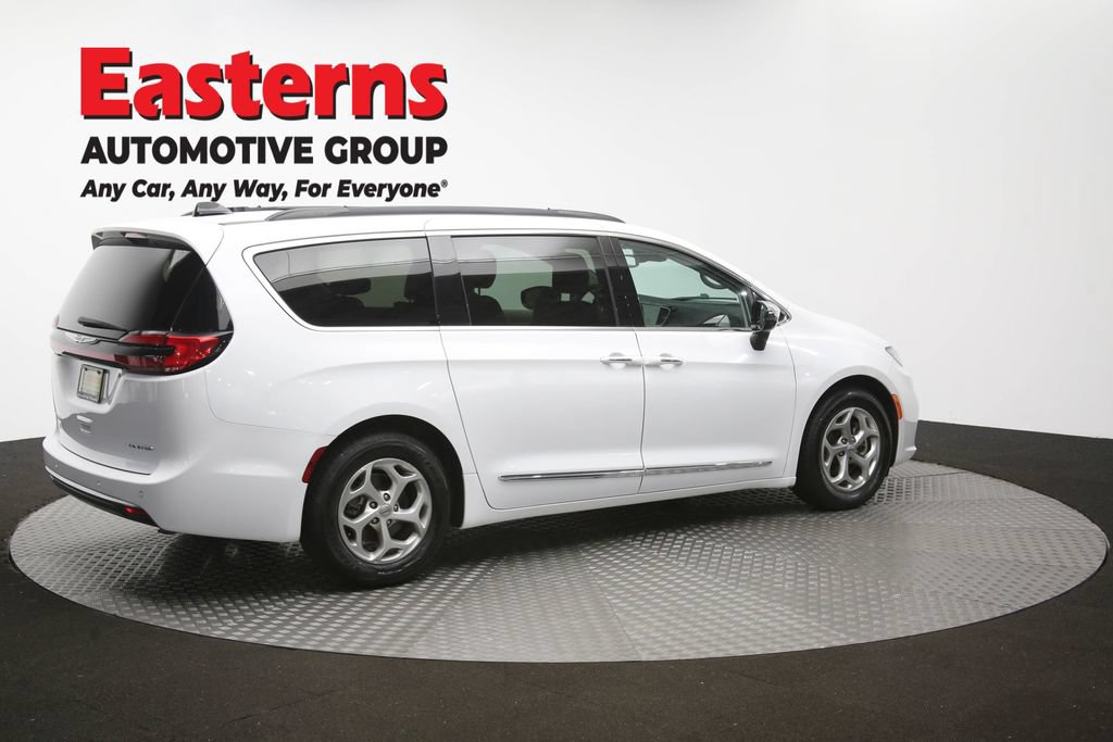 Used 2023 Chrysler Pacifica Limited FWD image 45