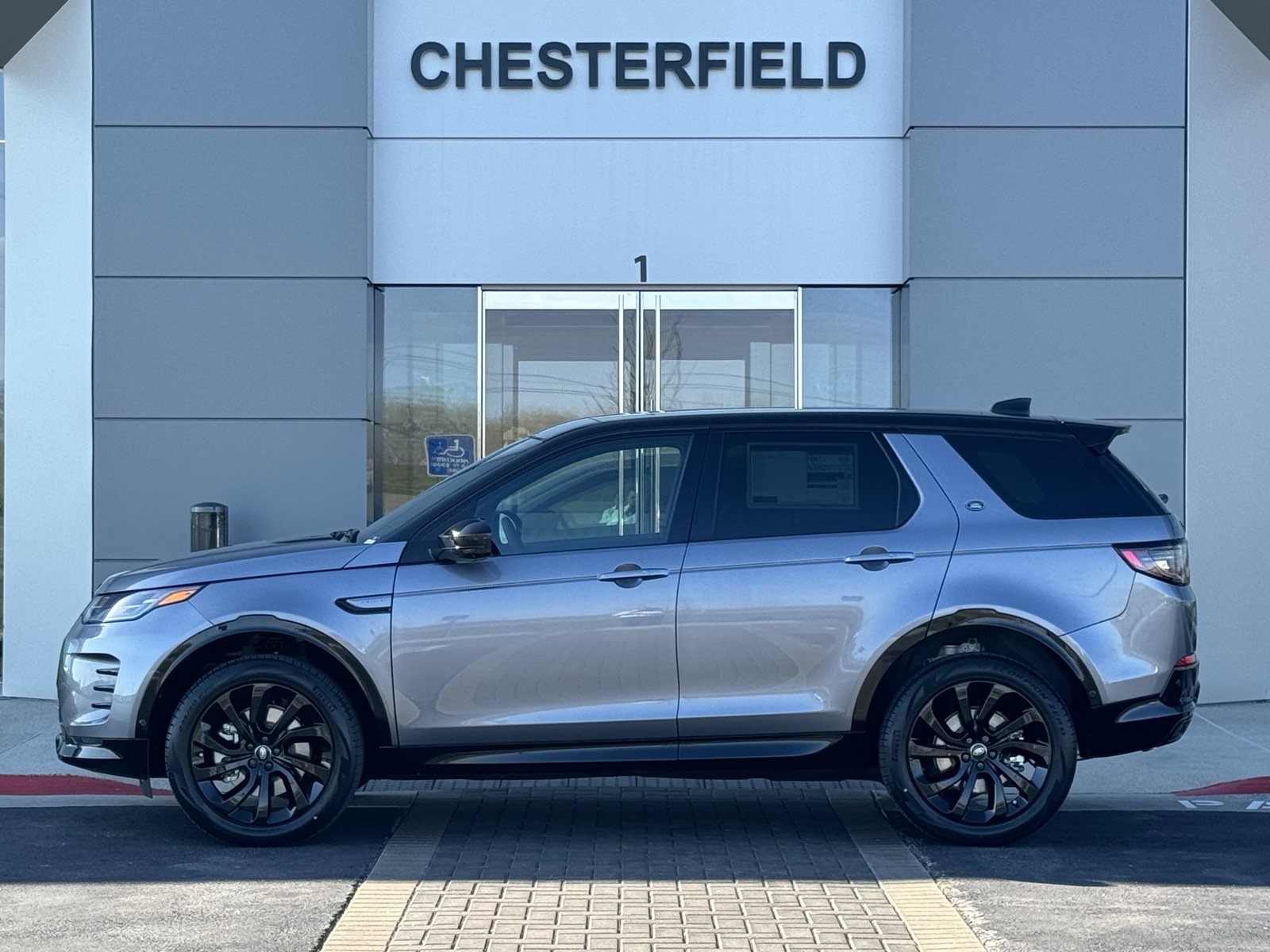 Used 2024 Land Rover Discovery Sport Dynamic SE AWD/4WD image 6