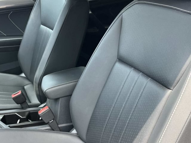 Used 2024 Volkswagen Tiguan SE AWD/4WD image 34