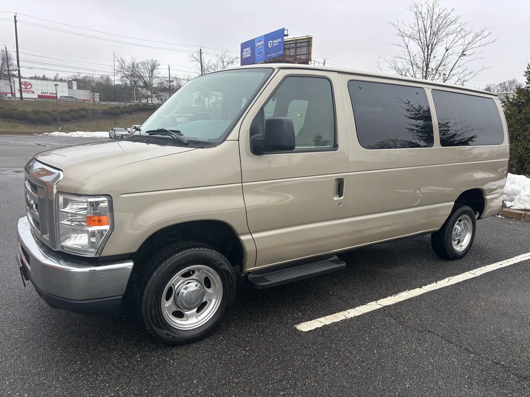 Used 2013 Ford E-350 and Econoline 350 XLT image 2