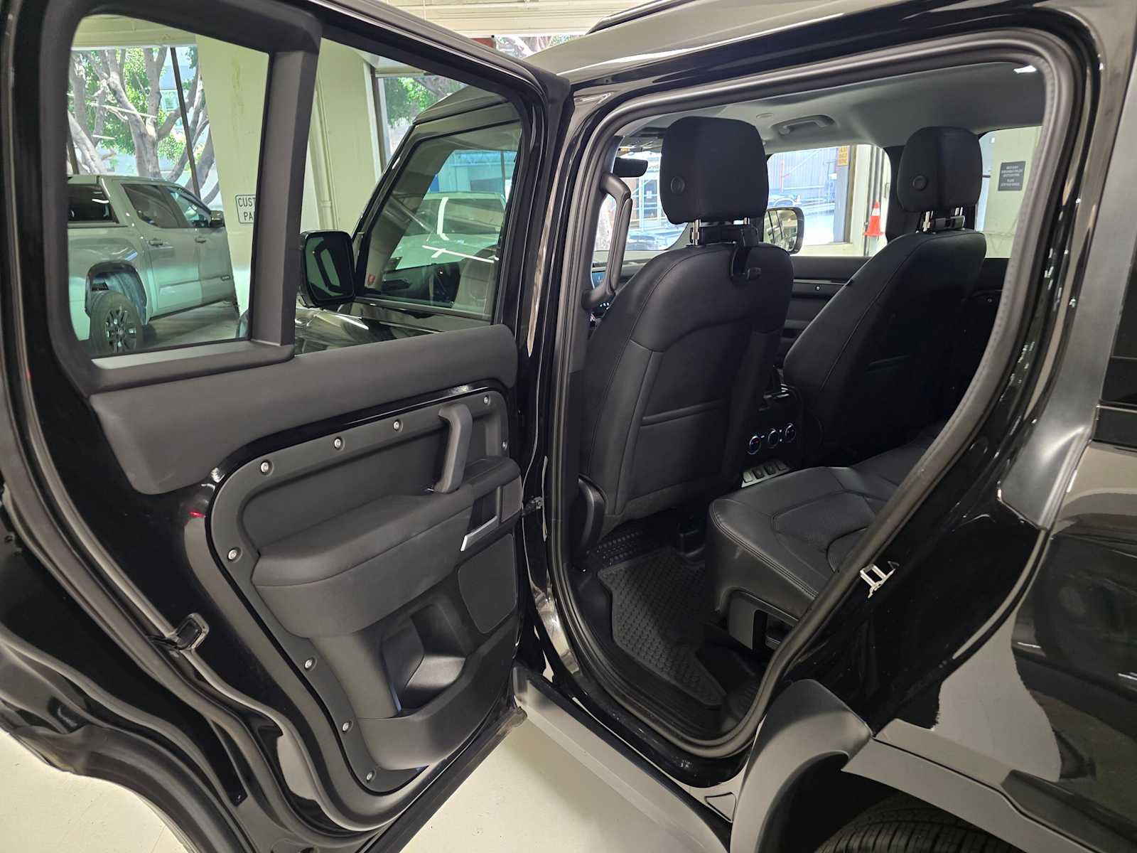Used 2025 Land Rover Defender 110 S AWD/4WD image 18