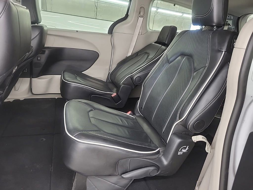 Used 2024 Chrysler Pacifica Limited FWD image 10